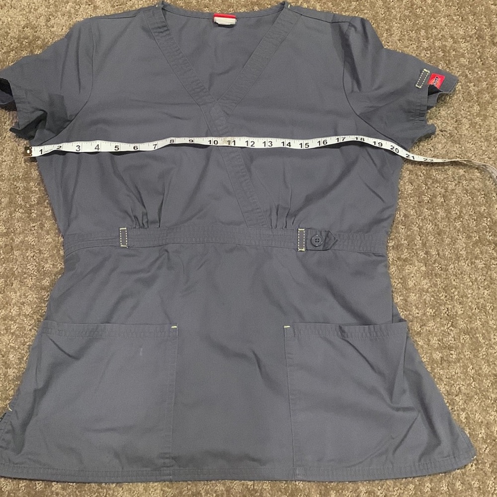 Dickies gray scrub top. In great condition.  Sz M smoke free home